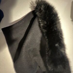 Extra coat hood with faux fur trim